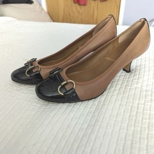 Tahari Misty Taupe Leather Kitten Heels with Black Patent Toes & Heels 7.5b